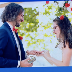 Jean-Luc Reichmann dévoile des photos de mariage du candidat Xavier dans les "12 coups de midi" - TF1