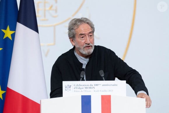 Jordi Savall - Le président de la République française, Emmanuel Macron reçoit le sociologue Edgar Morin, à l'occasion de ses 100 ans, au palais de l'Elysée à Paris, France, le 8 juillet 2021. © Jacques Witt/Pool/Bestimage 