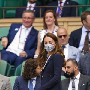 Catherine (Kate) Middleton, duchesse de Cambridge assiste à la cinquième journée de Wimbledon au All England Lawn Tennis and Croquet Club à Londres, Royaume Uni, le 2 juillet 2021.