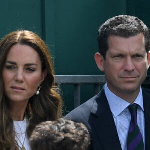 Catherine (Kate) Middleton, duchesse de Cambridge, et Tim Henman assistant à la cinquième journée de Wimbledon au All England Lawn Tennis and Croquet Club, Wimbledon à Londres, Royaume Uni, le 2 juillet 2021.