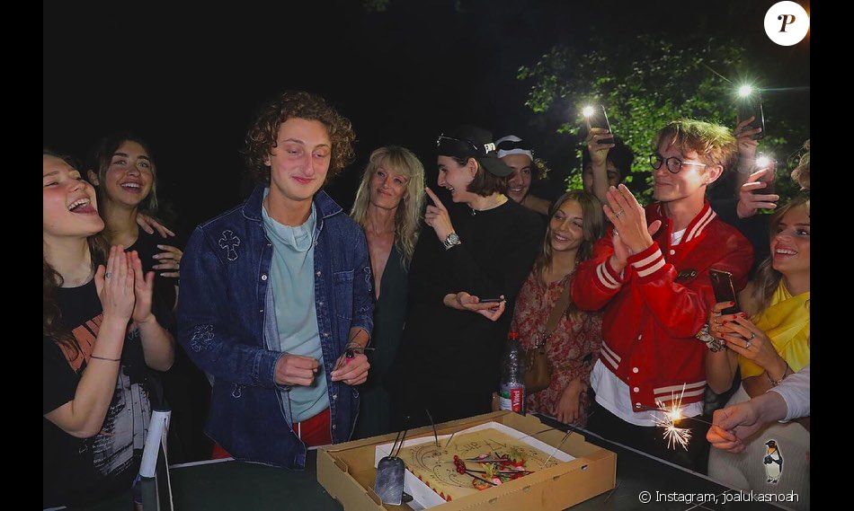 Joalukas Noah a fêté ses 17 ans en juin dernier, à Feucherolles (Yvelines), entouré ses amis mais également de ses parents Yannick Noah et Isabelle Camus.