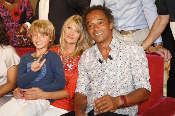 Yannick Noah nommé capitaine de l'équipe de France de coupe Davis - Isabelle Camus avec Yannick Noah et leur fils Joalukas - Enregistrement de l'émission "Vivement Dimanche" à Paris le 11 juin 2014.