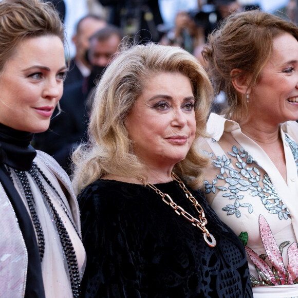Melissa George, Catherine Deneuve, Emmanuelle Bercot - Montée des marches du film " De son vivant " lors du 74ème Festival International du Film de Cannes. Le 10 juillet 2021 © Borde-Jacovides-Moreau / Bestimage 