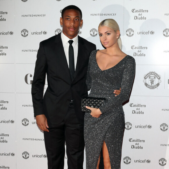Anthony Martial et sa compagne Mélanie da Cruz sont apparus pour la première fois en public au photocall du dîner de gala "The United for UNICEF" au stade Old Trafford à Manchester, Royaume Uni, le 31 octobre 2016.