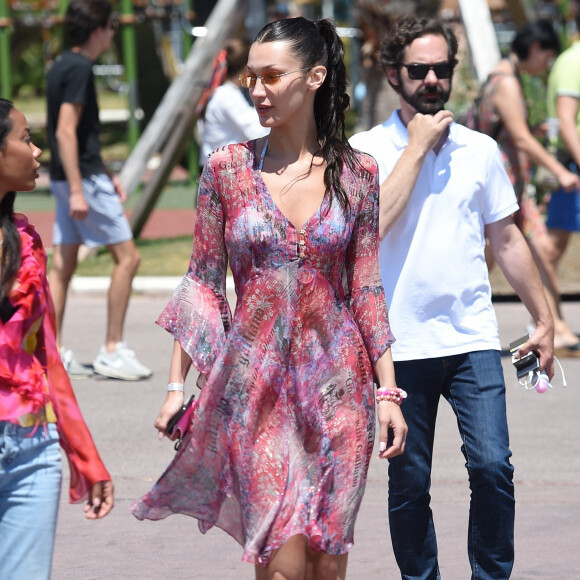 Bella Hadid à Cannes, le 11 juillet 2021.