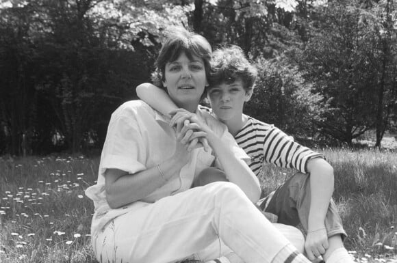 En France, Marion Sarraut et sa fille Julie le 13 mai 1982.