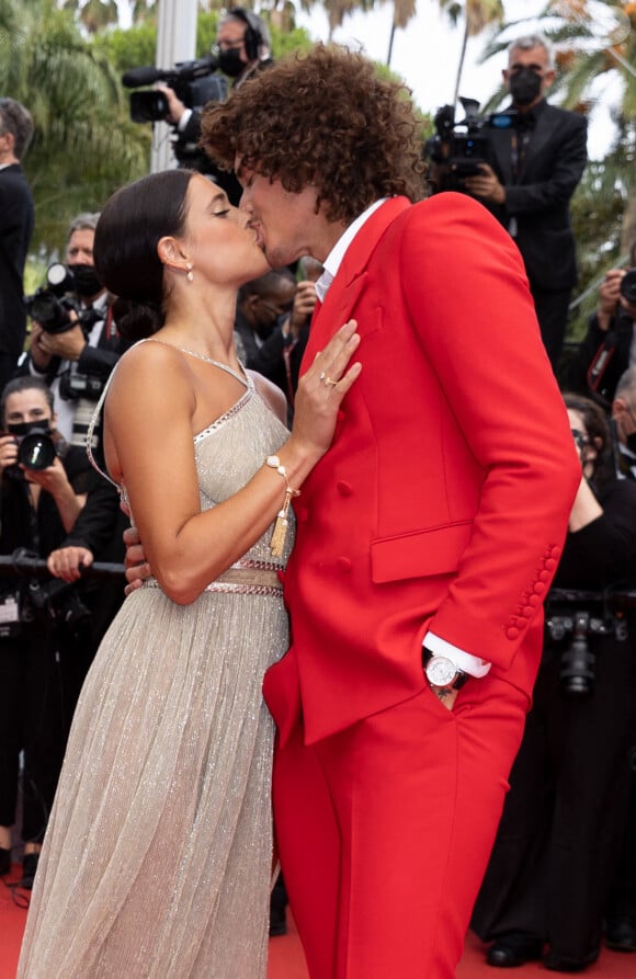 Julian Perretta et sa fiancée Kambree Dalton - Montée des marches du film " The French Dispatch" lors du 74ème Festival International du Film de Cannes. © Borde-Jacovides-Moreau / Bestimage