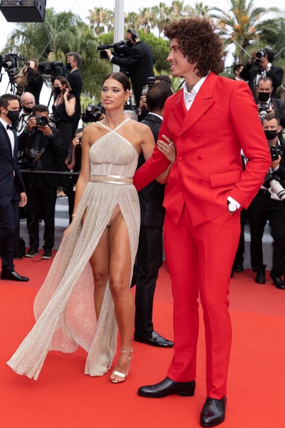 Julian Perretta et sa fiancée Kambree Dalton - Montée des marches du film " The French Dispatch" lors du 74ème Festival International du Film de Cannes. Le 12 juillet 2021 © Borde-Jacovides-Moreau / Bestimage