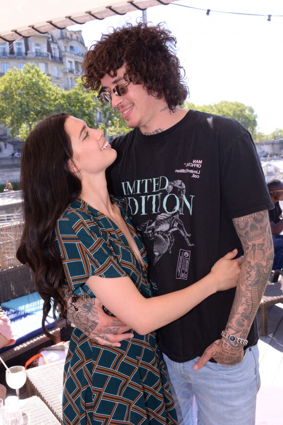 Julian Perretta et sa fiancée Kambree Dalton - People à l'évènement "Les Brunchs du Shelby" by Brahim Zaibat et Noam Chouat au Concorde Atlantique à Paris, le 13 juin 2021. © Rachid Bellak/Bestimage