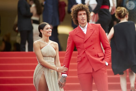 Julian Perretta et sa fiancée Kambree Dalton - Montée des marches du film " The French Dispatch" lors du 74ème Festival International du Film de Cannes. Le 12 juillet 2021 © Borde-Jacovides-Moreau / Bestimage 