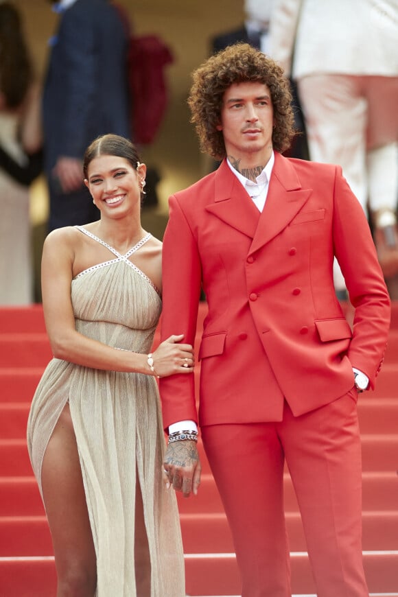 Julian Perretta et sa fiancée Kambree Dalton - Montée des marches du film " The French Dispatch" lors du 74ème Festival International du Film de Cannes. Le 12 juillet 2021 © Borde-Jacovides-Moreau / Bestimage 