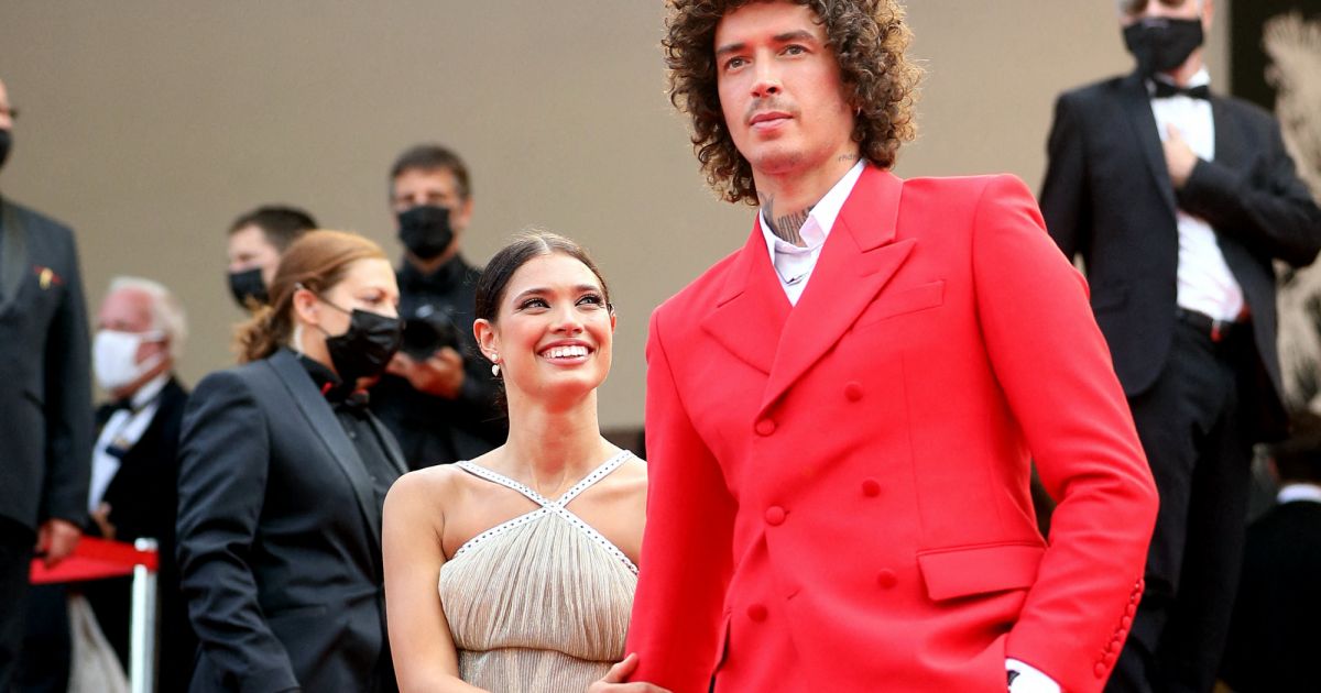 Julian Perretta et sa fiancée Kambree Dalton Montée des marches du