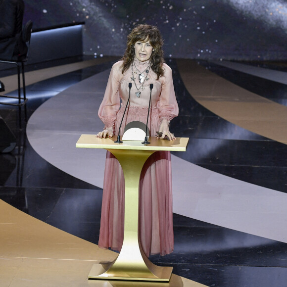 Valérie Lemercier sur scène lors de la 46ème cérémonie des César à l'Olympia à Paris le 12 mars 2021. © Pierre Villard/ Pool / Bestimage