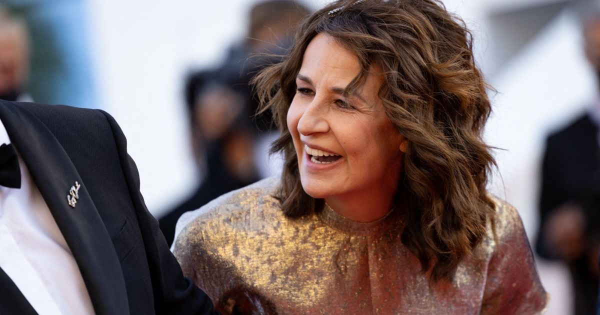 Cannes 2021 Valerie Lemercier In A Sparkling And Gold Dress Amazes The Crowd