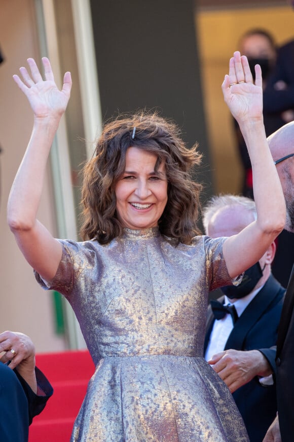 Valérie Lemercier - Montée des marches du film "Aline" lors du 74e Festival International du Film de Cannes. Le 13 juillet 2021. © Borde-Jacovides-Moreau / Bestimage