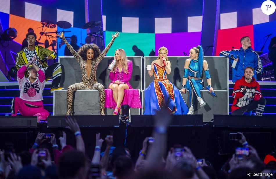 Geri Halliwell, Melanie Brown (Mel B), Melanie Chisholm (Mel C) et Emma Bunton - Les Spice Girls en concert au Stade de Wembley dans le cadre de leur tournée "Spice World UK Tour". Londres, le 20 juin 2019.