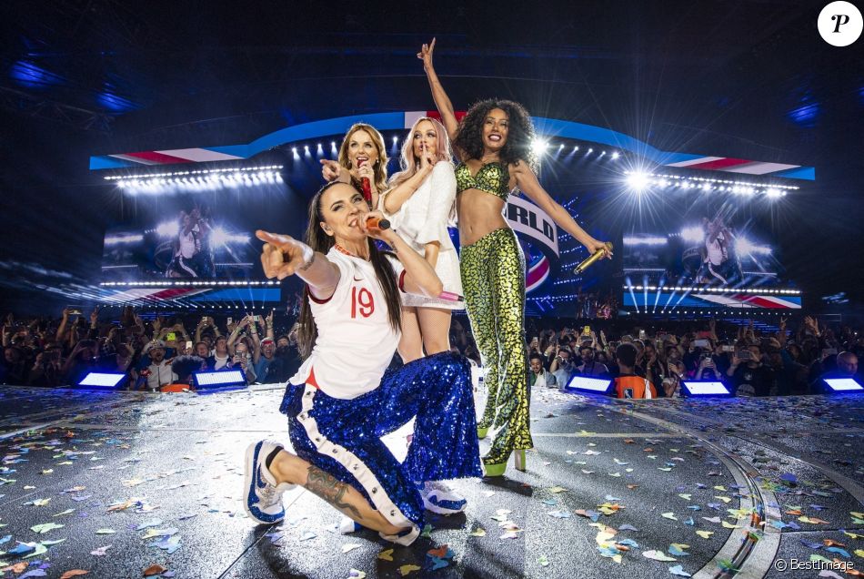 Geri Halliwell, Melanie Brown (Mel B), Melanie Chisholm (Mel C) et Emma Bunton - Les Spice Girls en concert au Stade de Wembley dans le cadre de leur tournée "Spice World UK Tour". Londres, le 20 juin 2019.