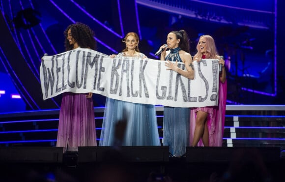 Geri Halliwell, Melanie Brown (Mel B), Melanie Chisholm (Mel C) et Emma Bunton - Les Spice Girls en concert au Stade de Wembley dans le cadre de leur tournée "Spice World UK Tour". Londres, le 20 juin 2019. 
