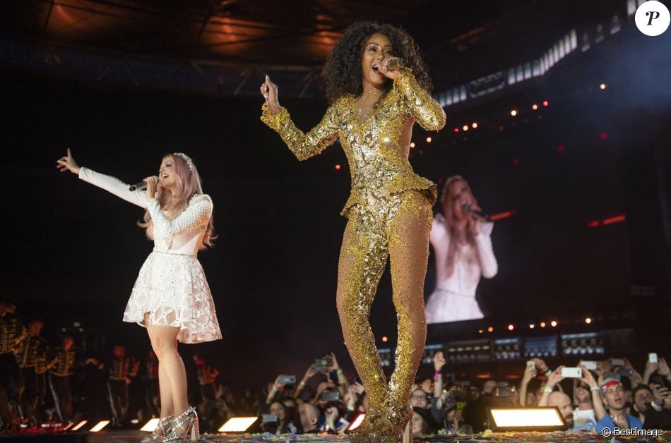 Melanie Brown (Mel B) et Emma Bunton - Les Spice Girls en concert au Stade de Wembley dans le cadre de leur tournée "Spice World UK Tour". Londres, le 20 juin 2019.