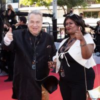 Paul-Loup Sulitzer et Supriya à Cannes : look surprenant et joyeuse montée des marches