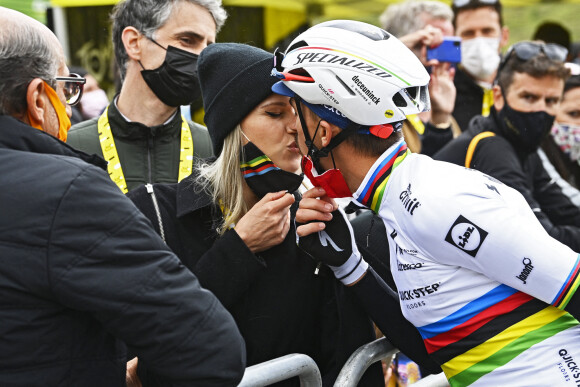 Julian Alaphilippe et Marion Rousse - 16ème étape du Tour de France entre Le Pas de la Case et Saint-Gaudens, le 13 juillet 2021. © Photo News / Panoramic / Bestimage