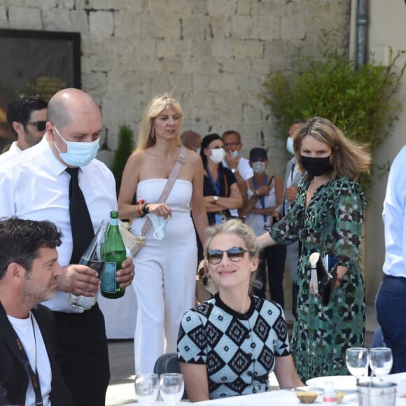 Mélanie Laurent - Les membres du jury déjeunent en terrasse pendant le 74 ème festival international du film à Cannes (6-17 juillet 2021), le 14 juillet 2021. 