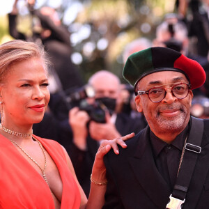Spike Lee (Président du jury) et sa femme Tonya Lewis Lee - Montée des marches du film " Benedetta " lors du 74ème Festival International du Film de Cannes. Le 9 juillet 2021 © Rachid Bellak / Bestimage 