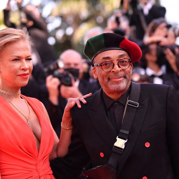 Spike Lee (Président du jury) et sa femme Tonya Lewis Lee - Montée des marches du film " Benedetta " lors du 74ème Festival International du Film de Cannes. Le 9 juillet 2021 © Rachid Bellak / Bestimage 