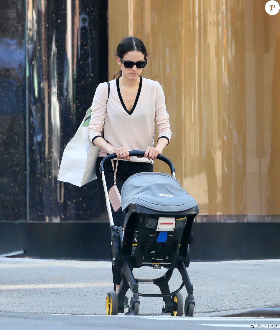 Exclusif Melanie Hamrick La Compagne De Mick Jagger Se Promene A New York Avec Leur Bebe Le 12 Juillet 17 Purepeople