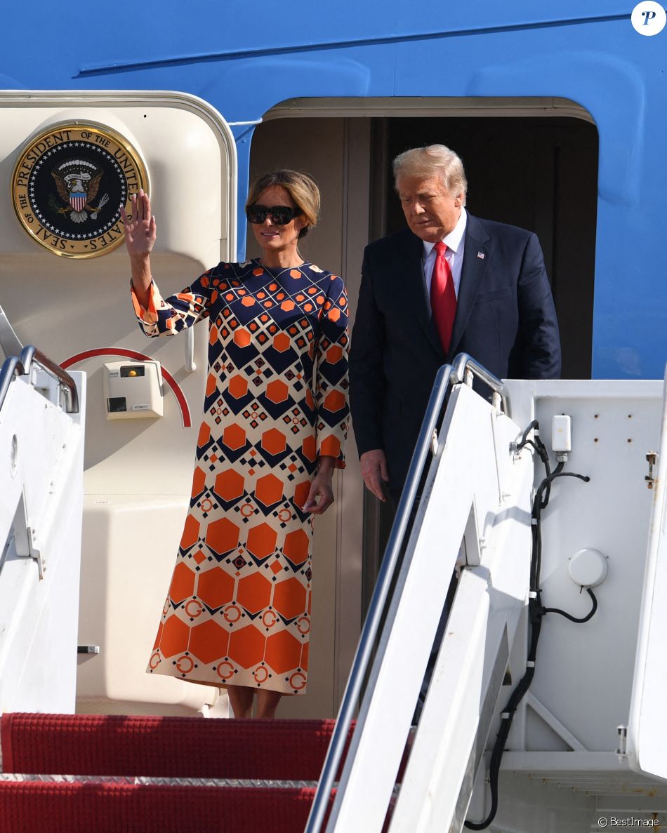 Donald Trump et sa femme Melania à leur arrivée, à bord de Air Force One, à l'aéroport international de Palm Beach. Le 20 janvier 2021.