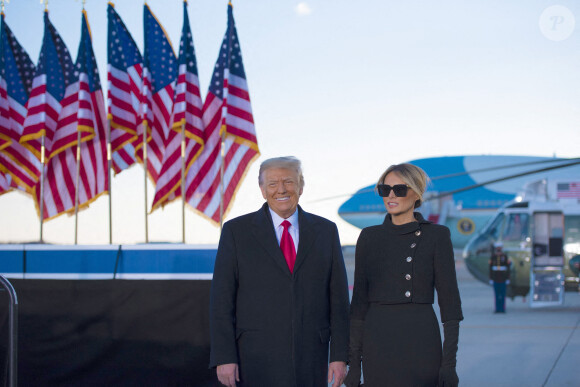 Melania Trump et Donald Trump donne son dernier discours avant de prendre l'avion avec leur famille pour aller en Floride le 20 janvier 2021.