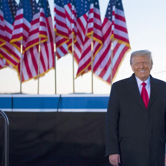 Melania Trump et Donald Trump donne son dernier discours avant de prendre l'avion avec leur famille pour aller en Floride le 20 janvier 2021.