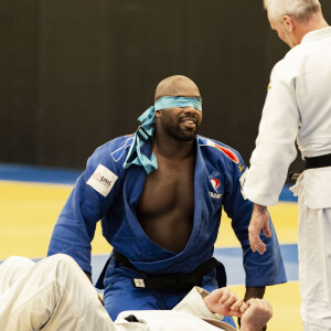 Teddy Riner s'entraine à l'INSEP avec les yeux bandés. Paris, le 5 octobre 2019.