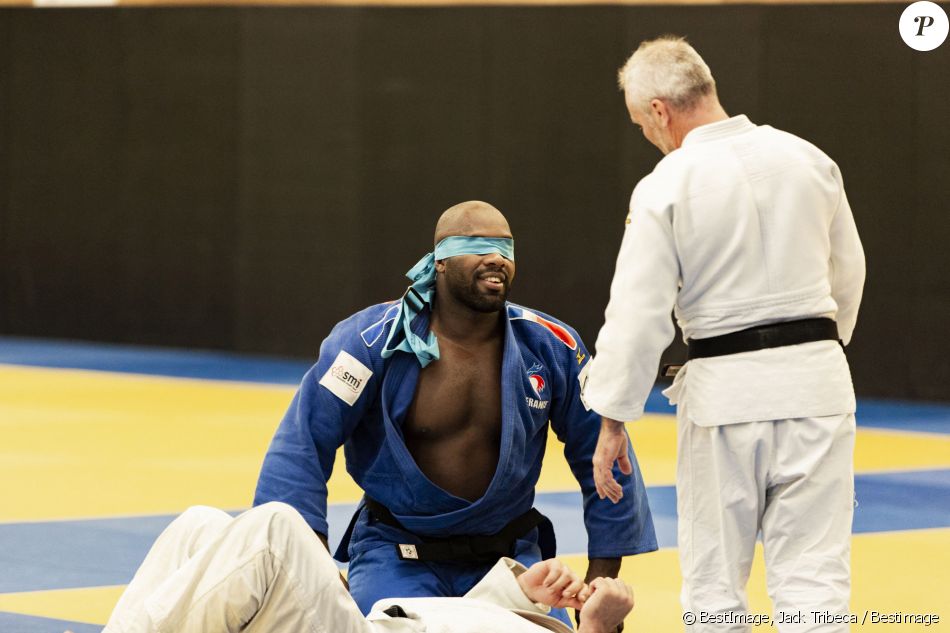 Teddy Riner s'entraine à l'INSEP avec les yeux bandés. Paris, le 5 octobre 2019.