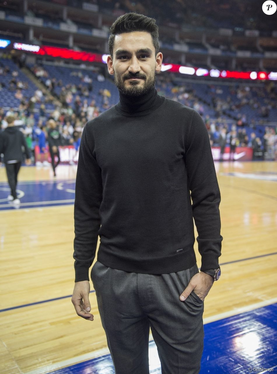 Ilkay Gundogan au match de Basketball NBA, des Boston Celtics contre les Philadelphia 76ers à Londres, Royaume Uni, le 11 janvier 2018.