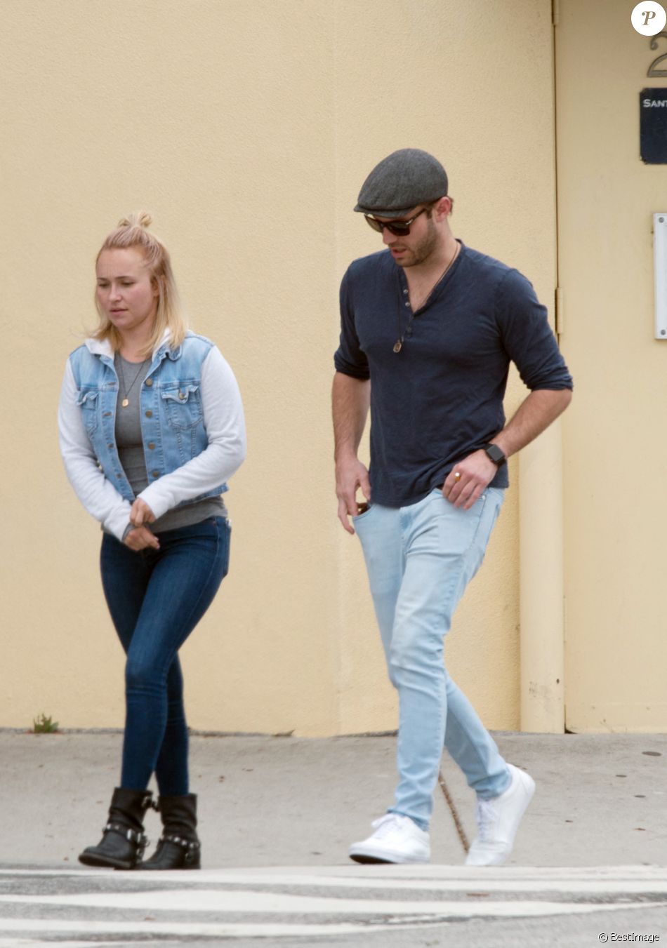 Hayden Pannettiere et son nouveau compagnon Brian Hickerson se promènent en amoureux à Los Angeles, le 13 mai 2019.