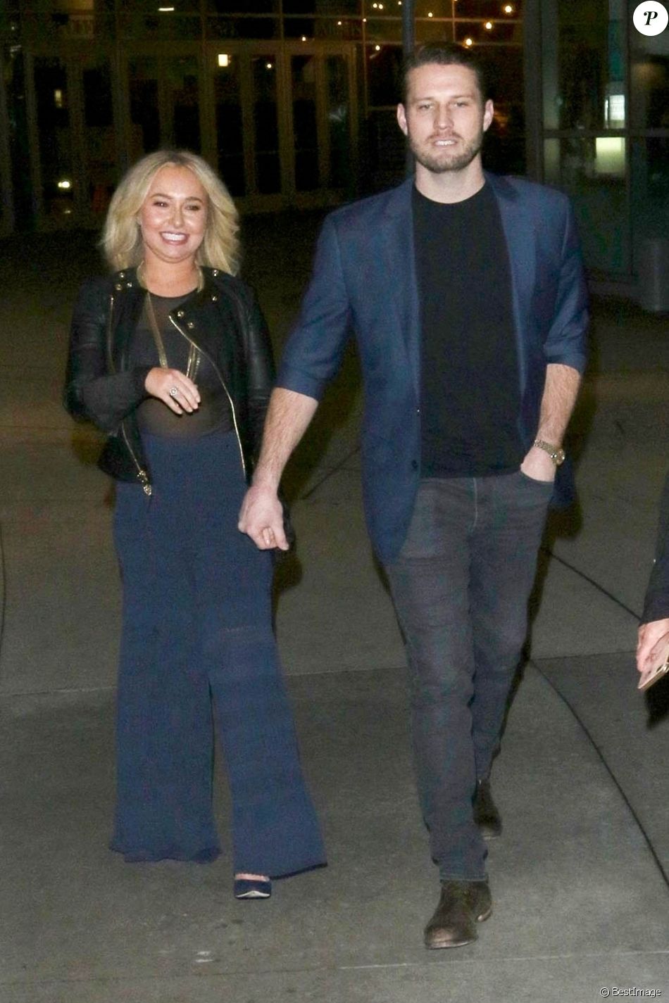 Hayden Panettiere est allée au cinéma avec son compagnon Brian Hickerson à Hollywood.