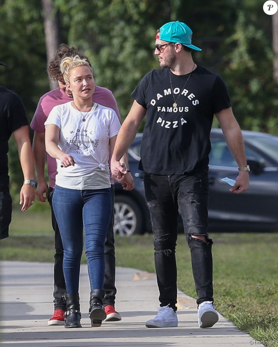 Hayden Panettiere et son compagnon Brian Hickerson sont allés au théâtre en famille à St Augustine en Floride, le 21 octobre 2018.