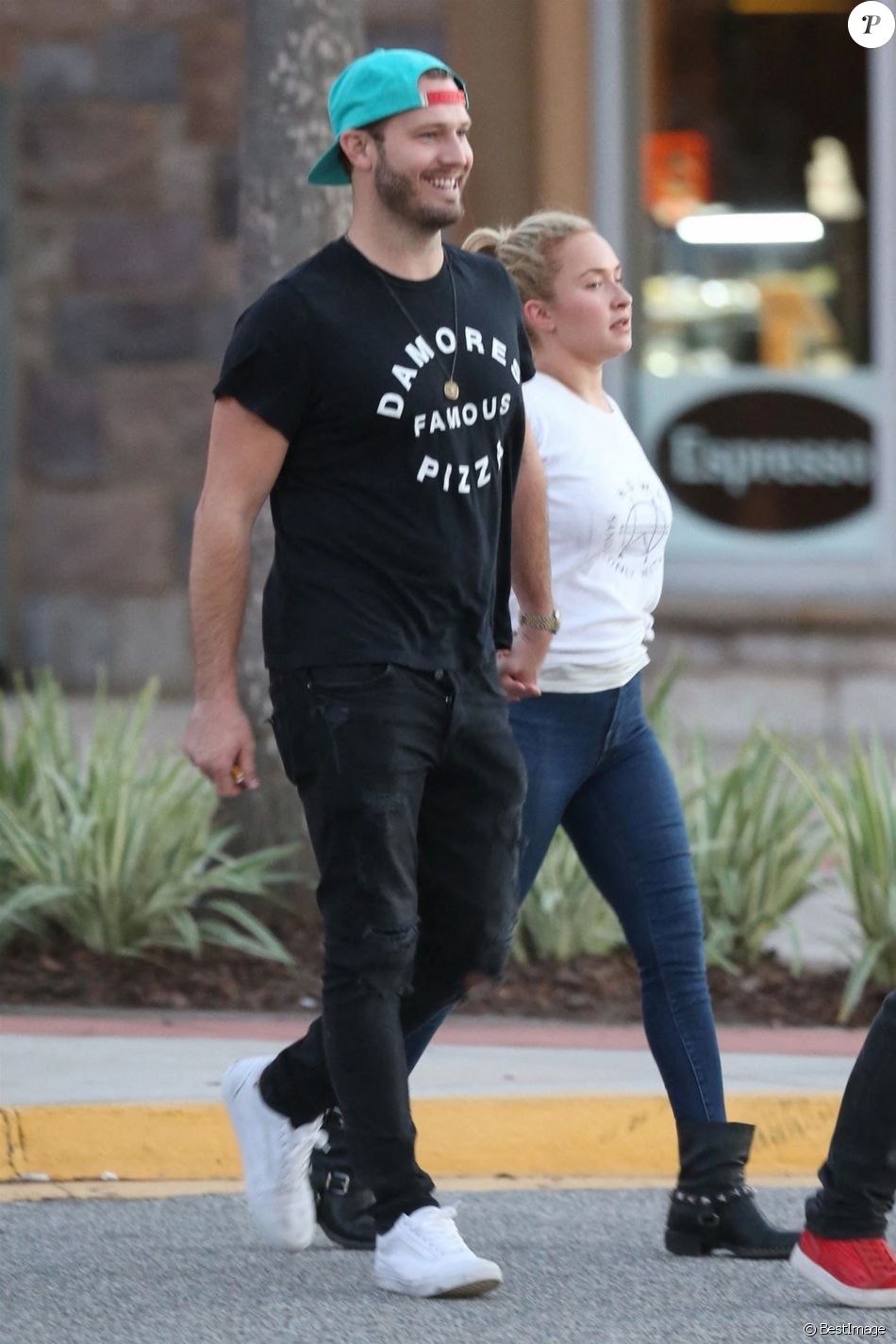 Hayden Panettiere et son compagnon Brian Hickerson sont allés au théâtre en famille à St Augustine en Floride, le 21 octobre 2018.