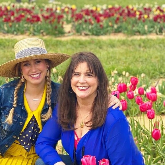 Jazmin Grace Grimaldi (la fille du prince Albert de Monaco) pose avec sa mère Tamara Rotolo sur Instagram, le 9 mai 2021.