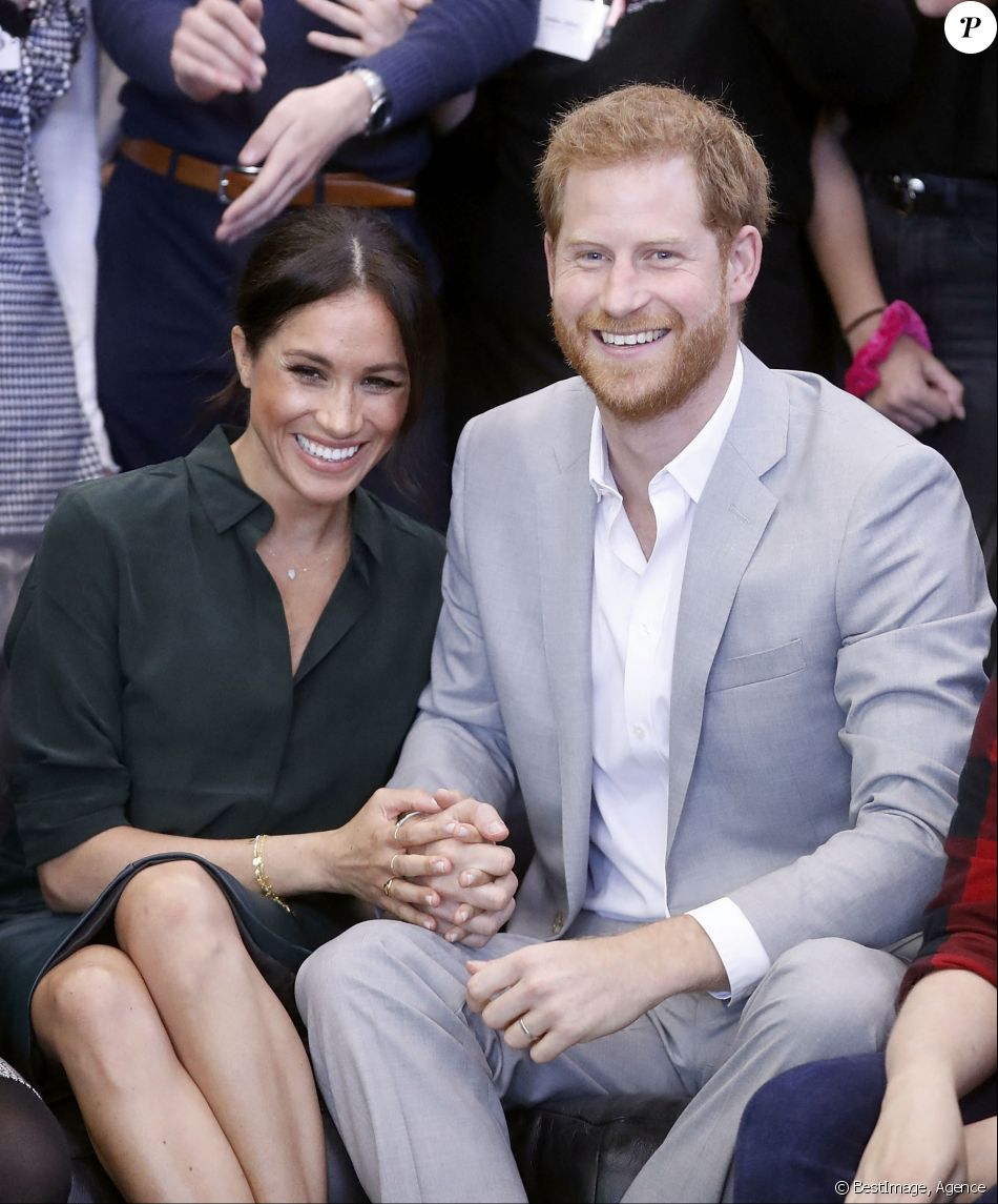 Le prince Harry, duc de Sussex, et Meghan Markle, duchesse de Sussex, rencontrent des membres du Joff, Peacehaven Youth Centre à PeaceHaven dans le Sussex.