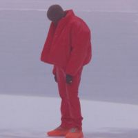Kanye West dévoile son album Donda : il s'écroule sur scène, devant Kim Kardashian et les enfants