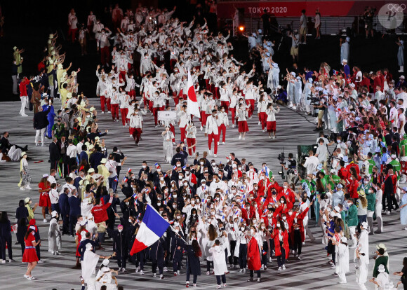 La délégation française lors de la parade des nations pendant la cérémonie d'ouverture des Jeux Olympiques de Tokyo 2020 le 23 juillet 2021.