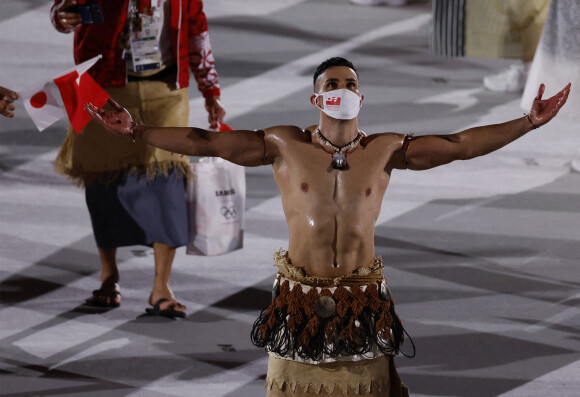 Pita Taufatofua (Tonga) lors de la cérémonie d'ouverture des Jeux olympiques de Tokyo au stade Olympique
