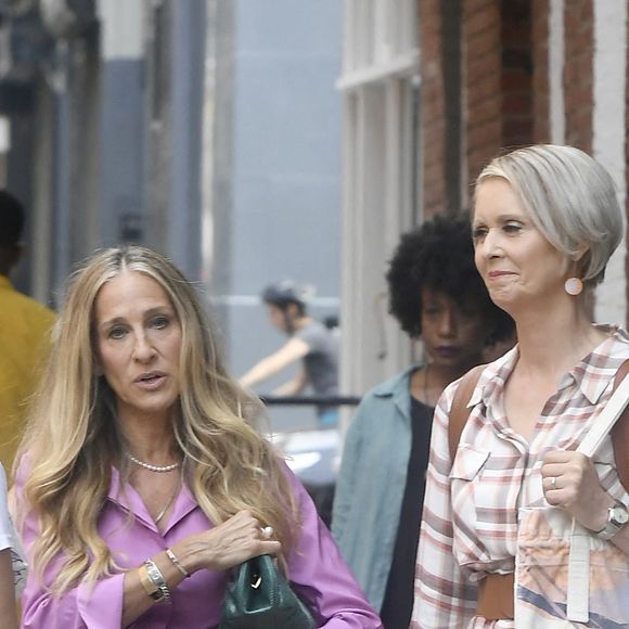 Sarah Jessica Parker, Kristin Davis et Cynthia Nixon sur le tournage de "And Just Like That" à New York, le 20 juillet 2021.