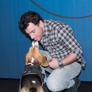 Michaël Youn et le chien Lucky - Photocall du film "Lucky" lors de la 23e édition du festival international du film de comédie l'Alpe d'Huez, le 17 janvier 2020. © Cyril Moreau/Bestimage