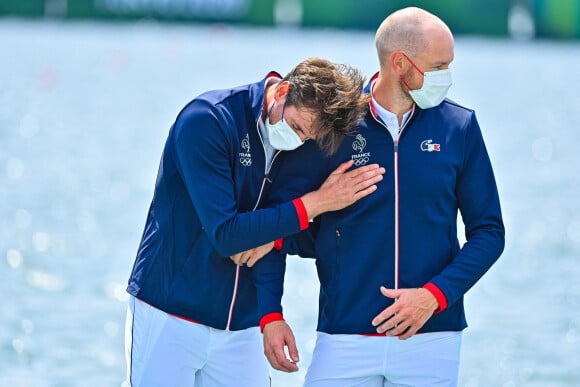 Hugo BOUCHERON et Matthieu ANDRODIAS médaillés d'or en aviron aux Jeux de Tokyo, le 27 juillet 2021.