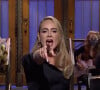 La chanteuse Adele, nouvelle ligne et nouveau look, revient sur l'émission Saturday Night Live 12 ans après son premier passage.