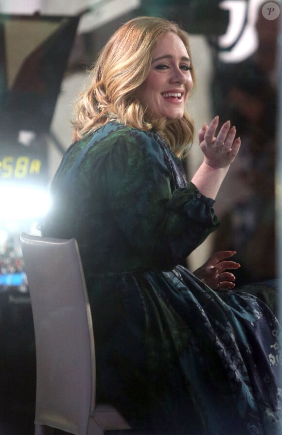 La chanteuse Adele sur le plateau du "Today Show" à New York le 25 novembre 2015.  Adele appears on 'The Today Show' in New York City on November 25, 2015.