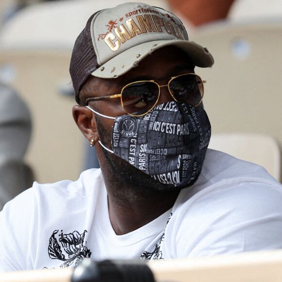 Teddy Riner dans les tribunes des Internationaux de France de Roland Garros à Paris le 11 juin 2021. © Dominique Jacovides / Bestimage 